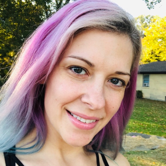 Meet your Posher, Jennifer - Picture 3 of 4